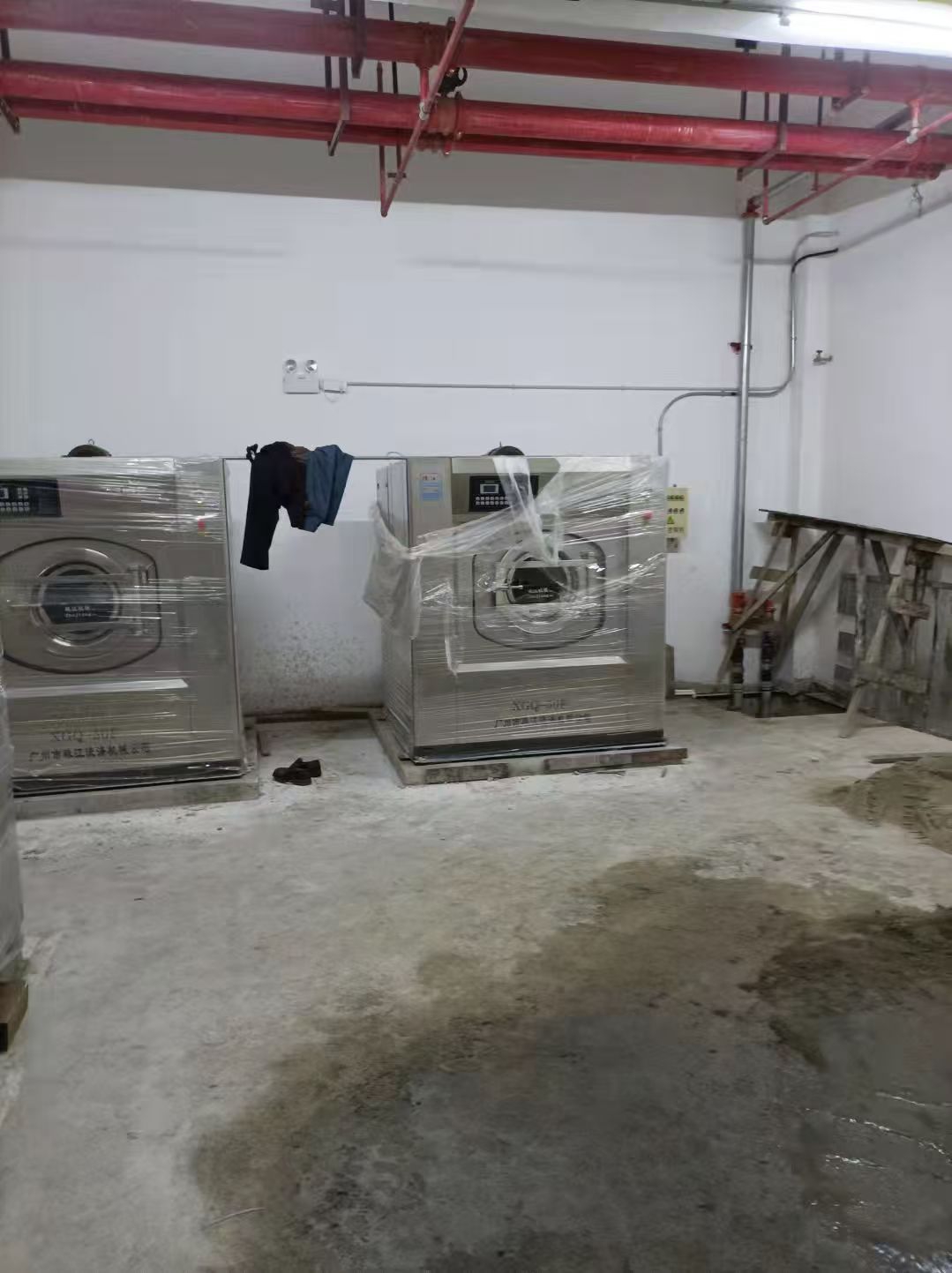 高效節(jié)能工業(yè)用洗衣機，滿足餐飲酒店嚴(yán)格清洗需求